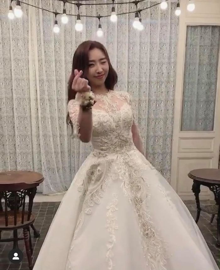 Minzy bất ngờ diện váy cưới, khoe vẻ ngoài xinh đẹp dịu dàng hiếm có