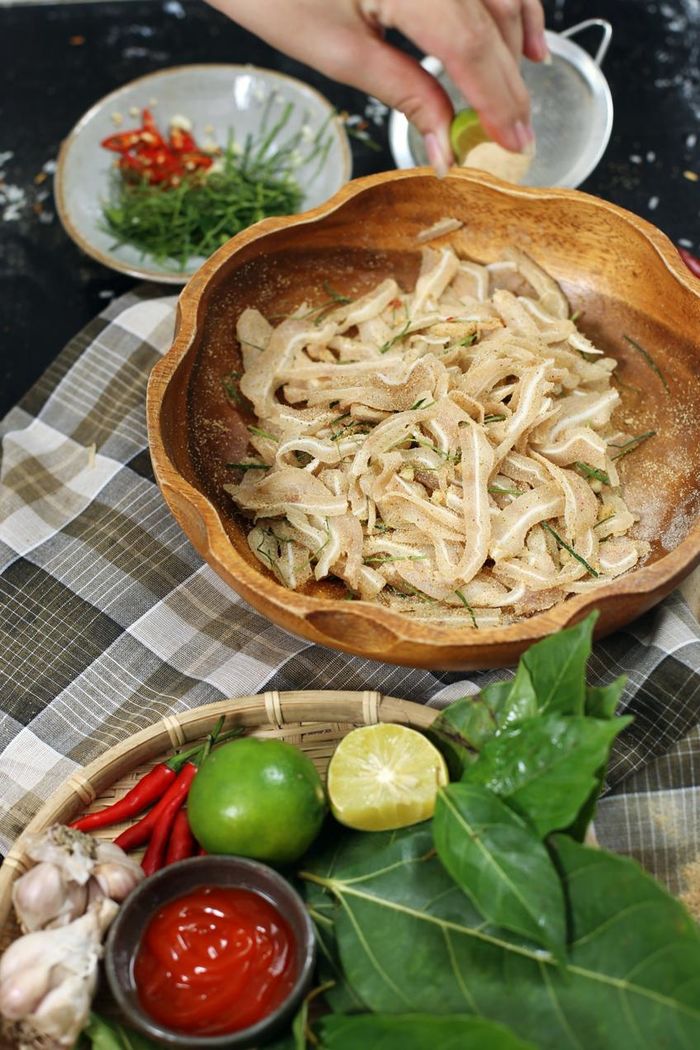 Món ngon cực dễ làm từ tai heo đãi chồng dịp cuối tuần