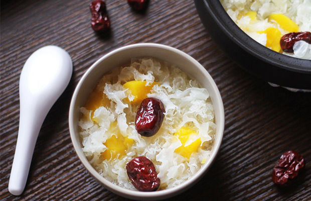 Muốn đẹp da, vòng 1 đầy đặn hãy thử món đu đủ tiềm táo tàu nấm tuyết