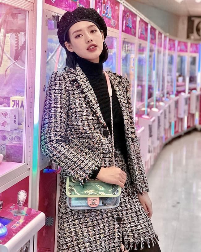 Muôn kiểu diện áo tweed sang như sao: Học Jennie “cân” set ton-sur-ton