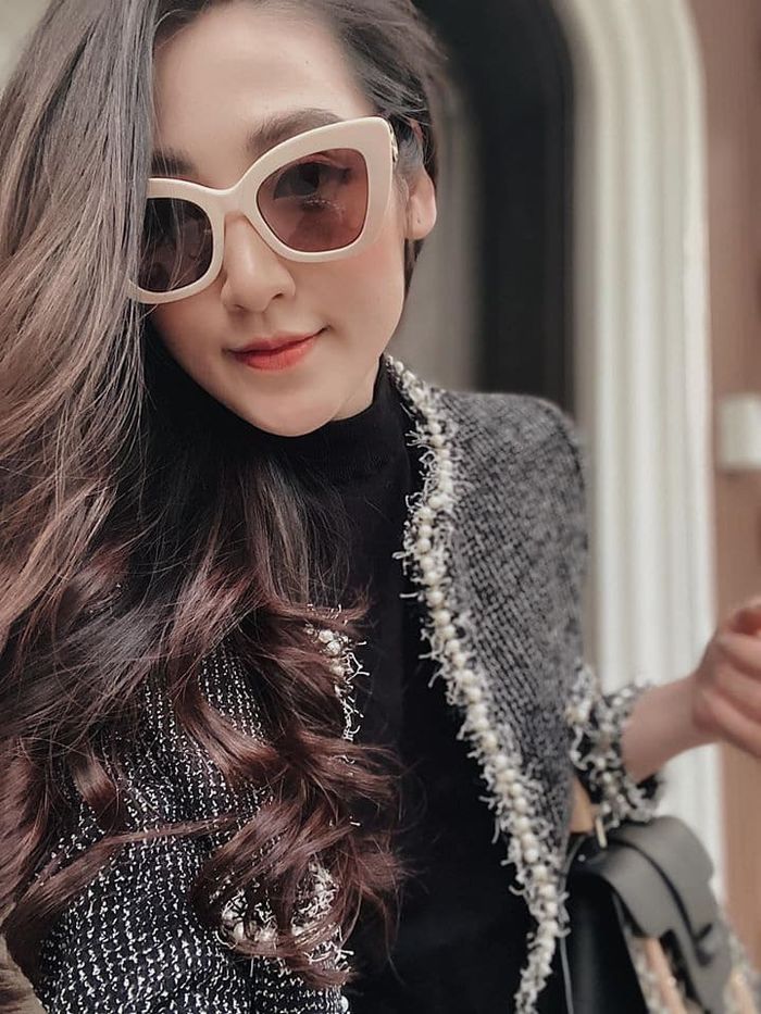 Muôn kiểu diện áo tweed sang như sao: Học Jennie “cân” set ton-sur-ton