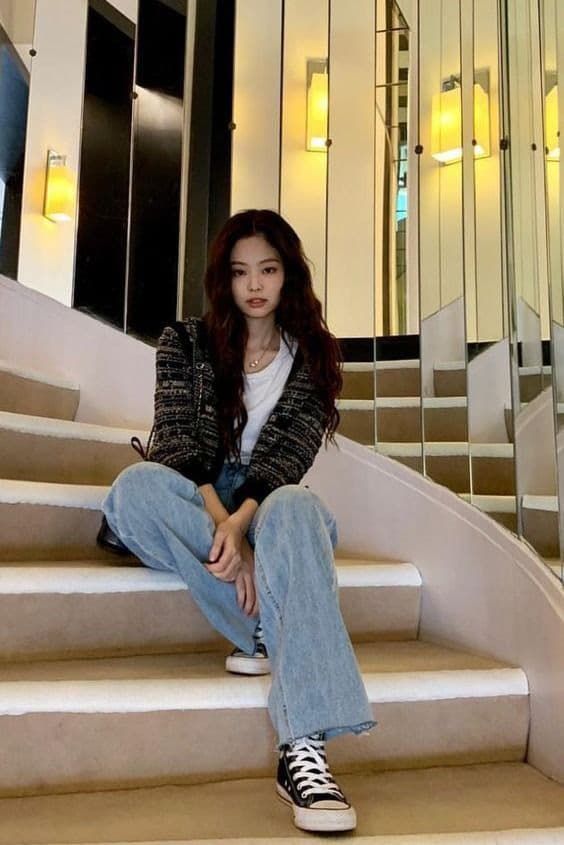 Muôn kiểu diện áo tweed sang như sao: Học Jennie “cân” set ton-sur-ton