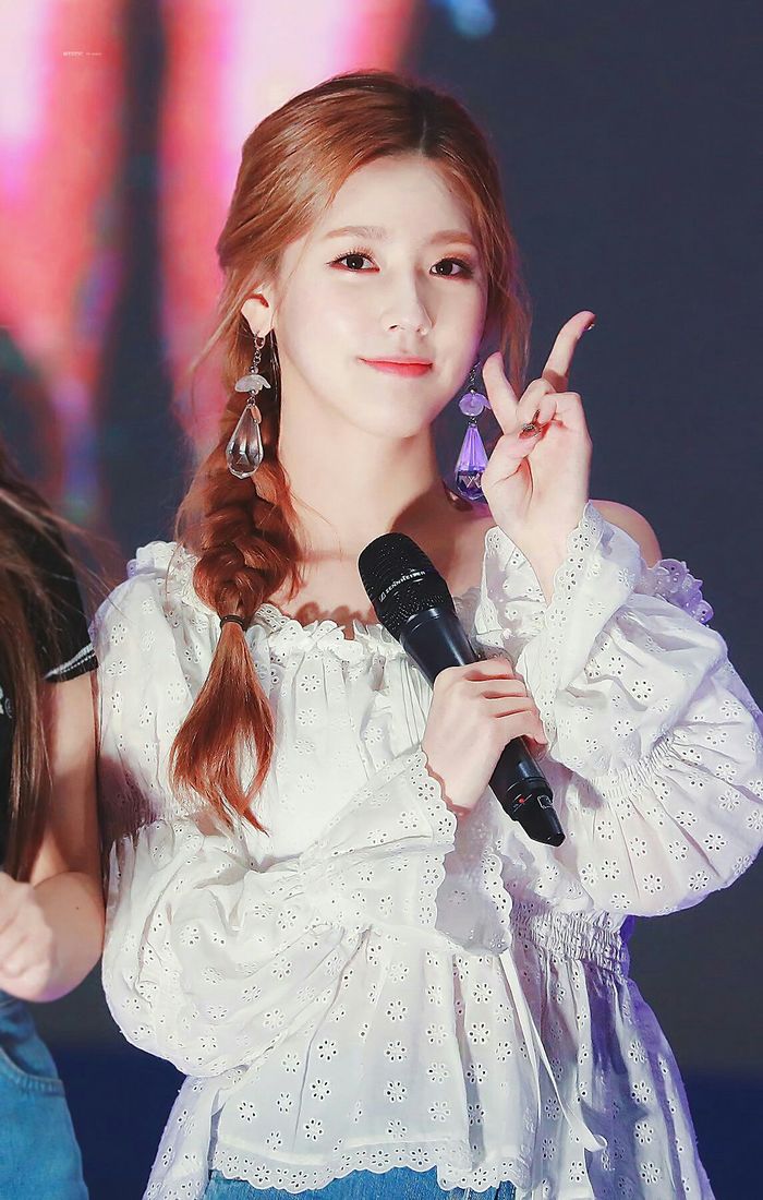 Mỹ nhân Kpop đọ thần thái xinh đẹp khi đeo khuyên tai