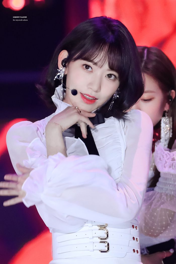 Mỹ nhân Kpop đọ thần thái xinh đẹp khi đeo khuyên tai