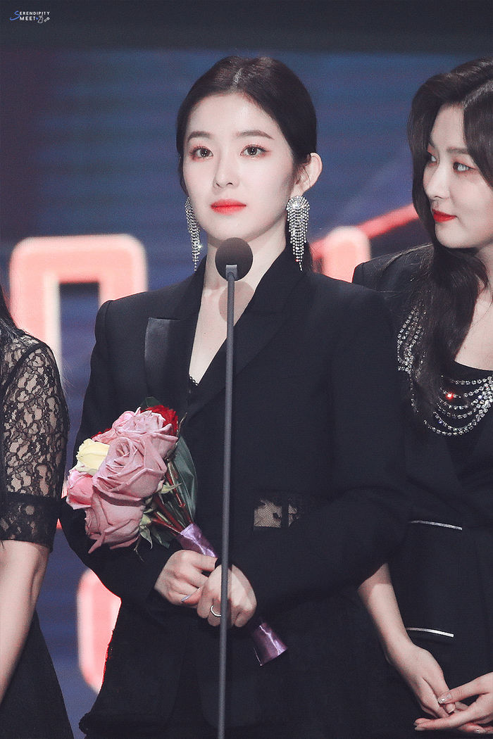 Mỹ nhân Kpop đọ thần thái xinh đẹp khi đeo khuyên tai
