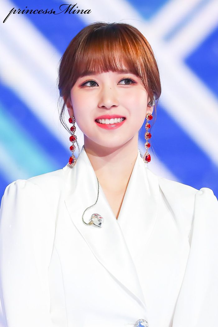 Mỹ nhân Kpop đọ thần thái xinh đẹp khi đeo khuyên tai