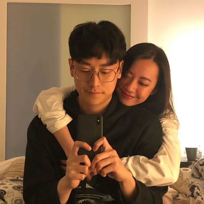 Ngọc Lan gỡ ảnh avatar hạnh phúc, Han Sara selfie cùng Daesung