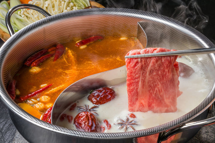 Người đàn ông bị nhiễm trùng não do ăn thịt chưa chín kỹ trong nồi lẩu