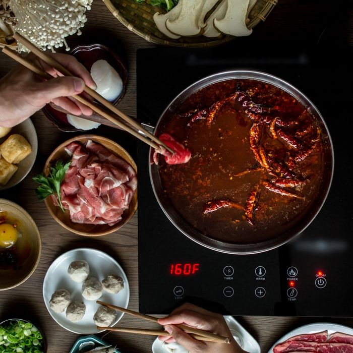 Người đàn ông bị nhiễm trùng não do ăn thịt chưa chín kỹ trong nồi lẩu