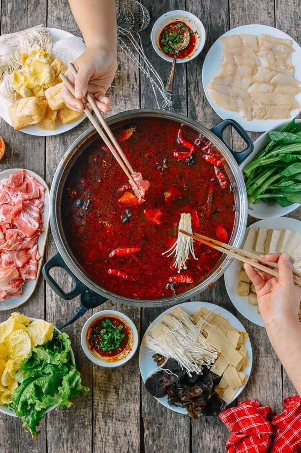 Người đàn ông bị nhiễm trùng não do ăn thịt chưa chín kỹ trong nồi lẩu