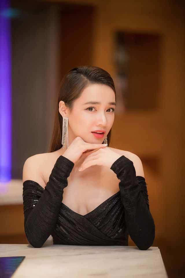 Ngưỡng mộ hình ảnh Trường Giang pha nước chanh xí muội cho Nhã Phương