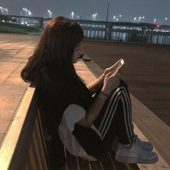 Nhiều người cho rằng: Đau đớn nhất sau chia tay là tự mình block bồ cũ