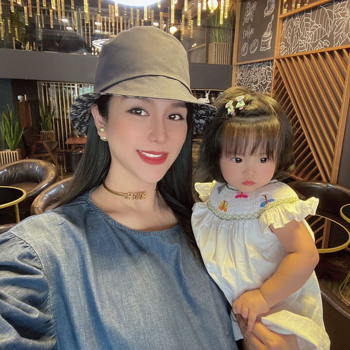 Những cặp mẹ con sành điệu hàng hiệu của Vbiz khiến CDM thích mê