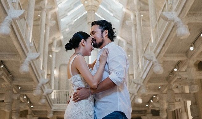 Chuyện cổ tích muôn màu của lọ lem Việt với chồng Tây tỉ phú