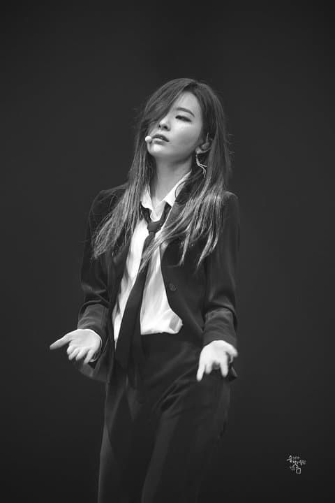 Những idol nữ chỉ cần diện suit cũng khiến fan “đổ rầm rầm”