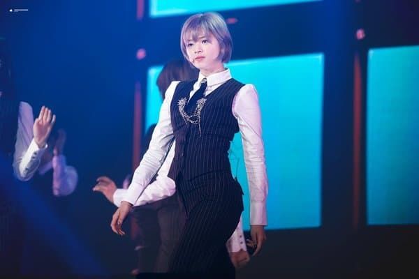 Những idol nữ chỉ cần diện suit cũng khiến fan “đổ rầm rầm”