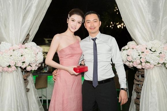 Những người đẹp Vbiz chứng minh cưới chồng nhiều tuổi là sướng nhất