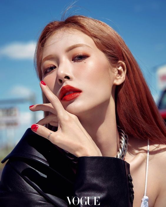 Là thành viên đầu tiên trong nhóm hát solo, nhiều idol Kpop đã tạo hit