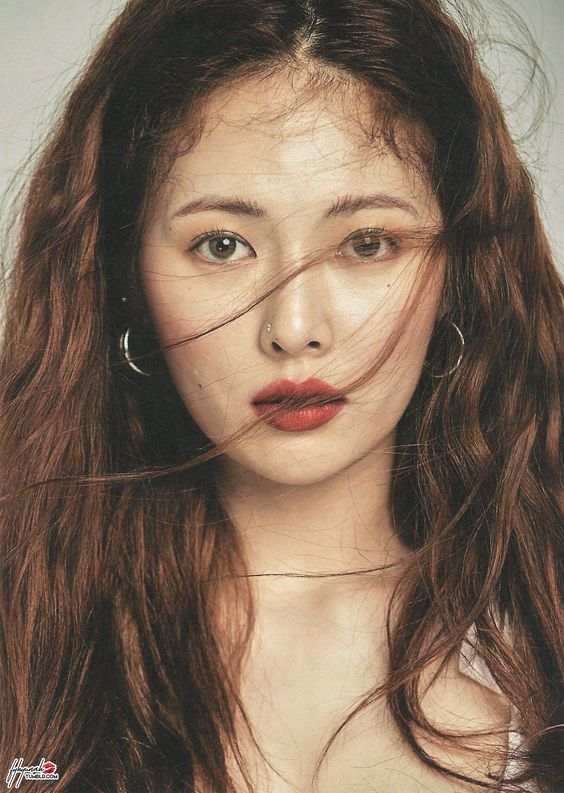Là thành viên đầu tiên trong nhóm hát solo, nhiều idol Kpop đã tạo hit