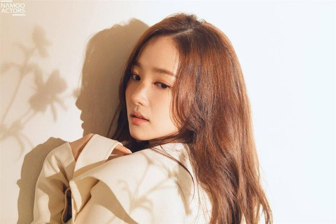 'Nữ hoàng dao kéo' Park Min Young bất ngờ thay đổi diện mạo mới