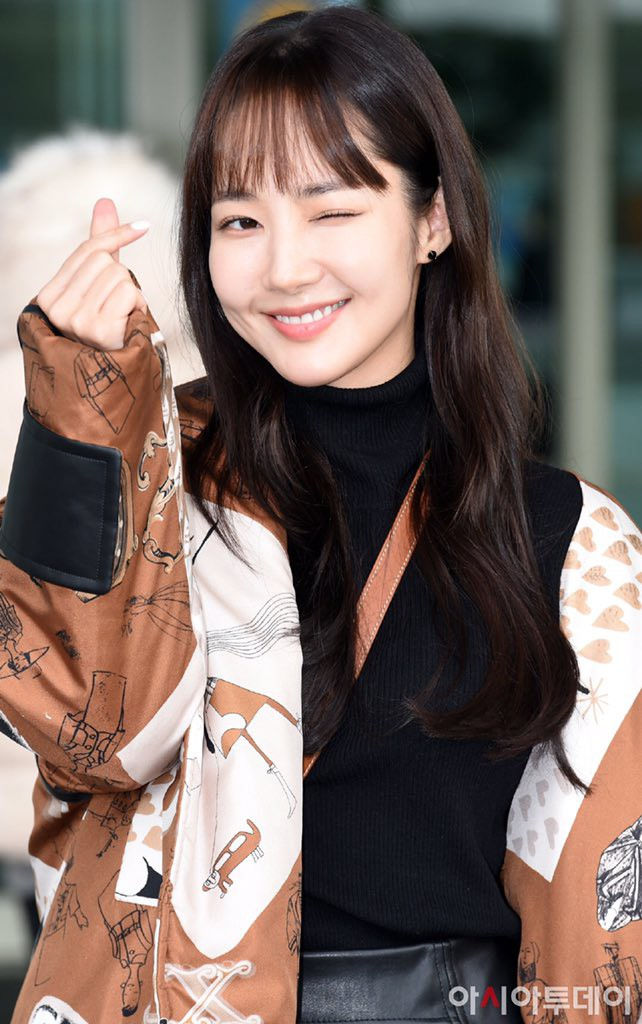 'Nữ hoàng dao kéo' Park Min Young bất ngờ thay đổi diện mạo mới