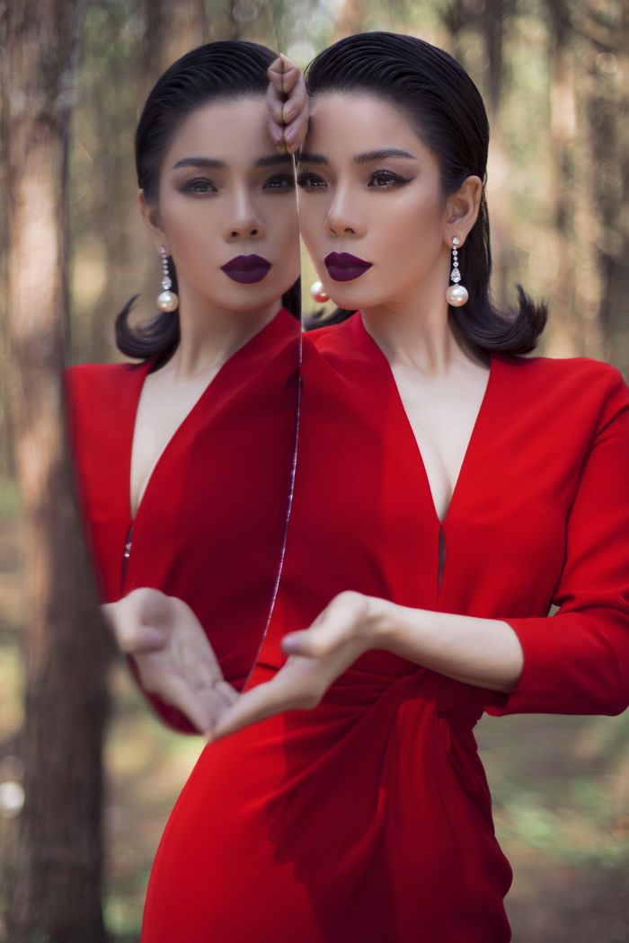 Nữ hoàng phòng trà Lệ Quyên khoe vóc dáng chuẩn với vòng eo 58 cm