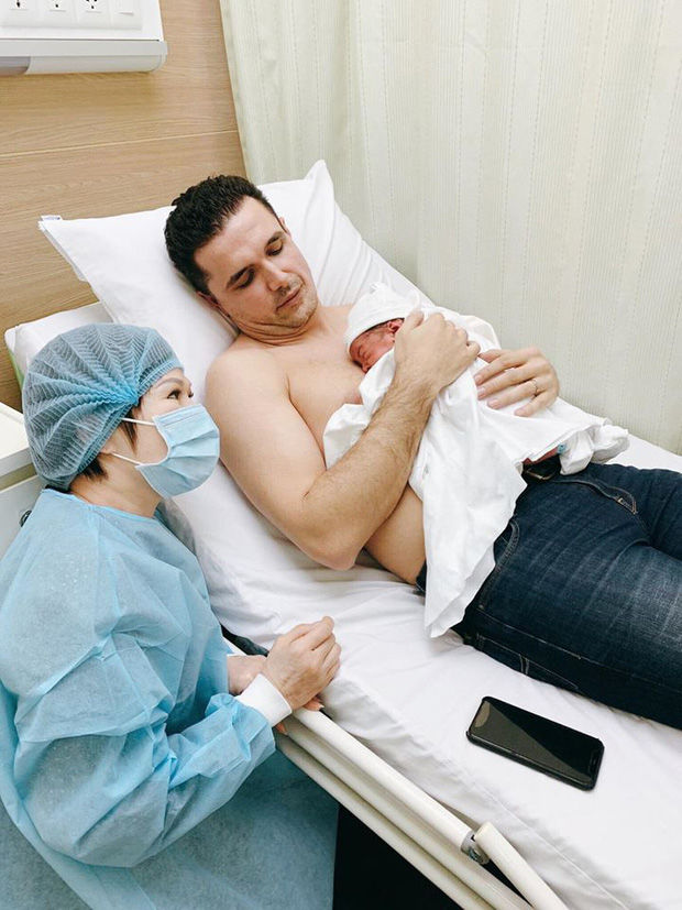 Nữ MC Phương Mai đã hạ sinh con trai đầu lòng với ông xã ngoại quốc