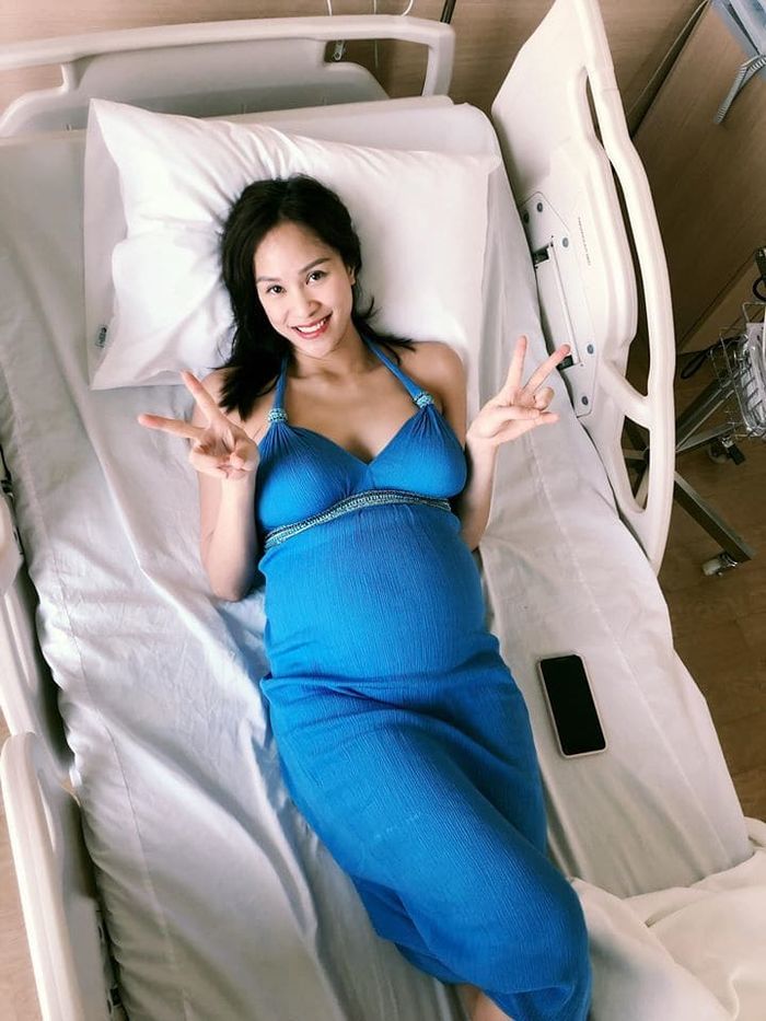 Nữ MC Phương Mai đã hạ sinh con trai đầu lòng với ông xã ngoại quốc