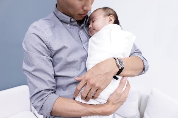 Ông bố tự phạt 80k mỗi khi định hút thuốc, tiết kiệm được cả gia tài