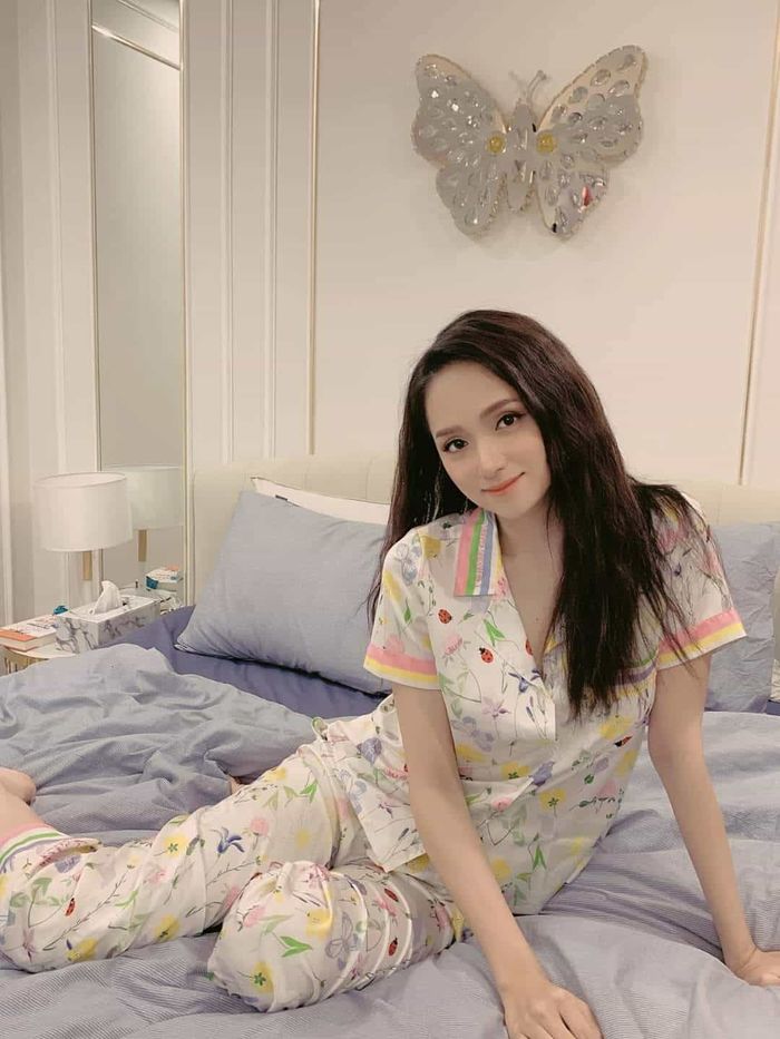 Phạm Quỳnh Anh giả dạng cô dâu, Hương Giang diện đồ ngủ xinh nức nở
