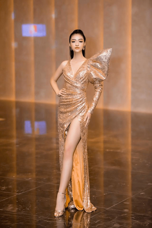 Phong cách sao Việt: Hari Won ghi điểm thanh lịch, ngọt ngào