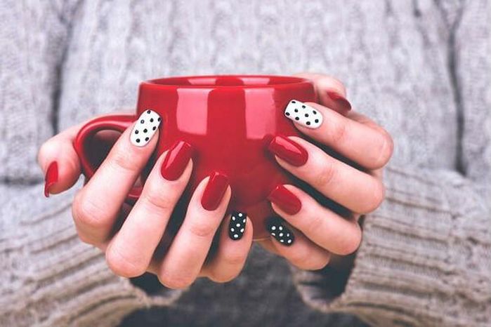Phụ nữ muốn khỏe đẹp: Hạn chế sơn móng tay, dừng sử dụng khăn lông
