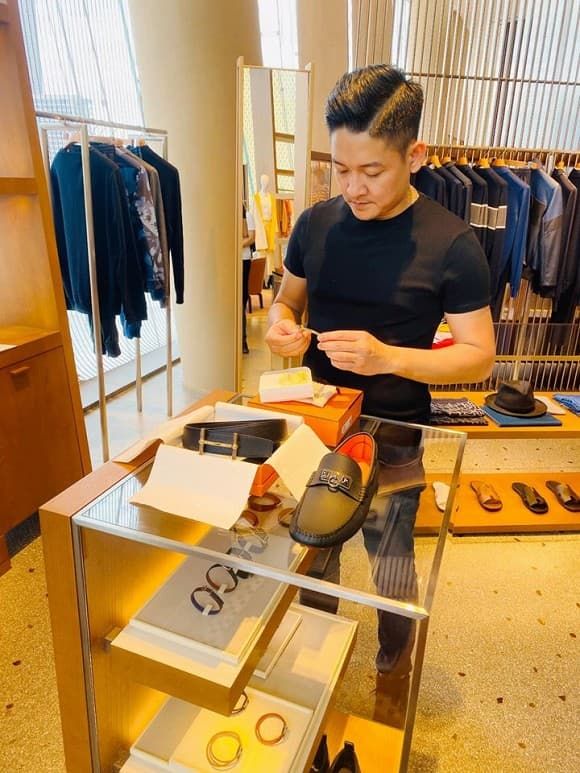 Quỳnh Anh ẩn ý có tình mới, chủ tịch Sơn Tùng ký hợp đồng đầu tư