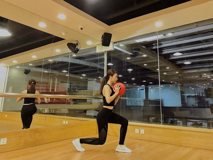 Quỳnh Anh Shyn mách cách dưỡng da hỗn hợp thiên dầu: Tránh làm cú đêm