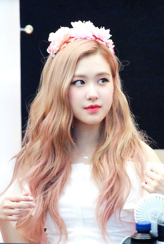 Chỉ diện váy đen đơn giản Rosé BLACKPINK vẫn khoe visual đẹp mãn nhãn lại  còn được khen vì chi tiết này