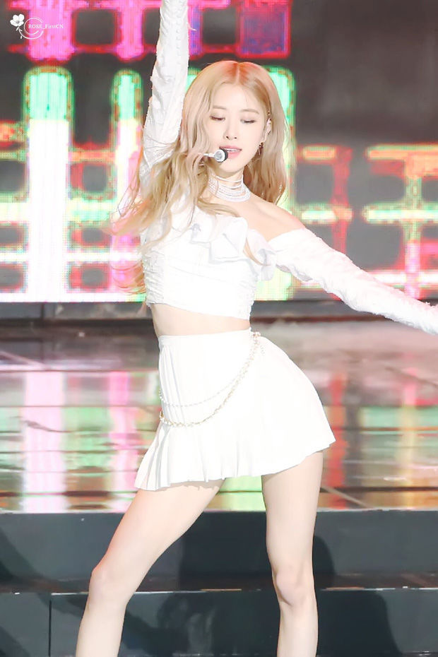 Rosé khiến fan “mắt chữ a mồm chữ o” với vòng 2 nhỏ đến mức siêu thực