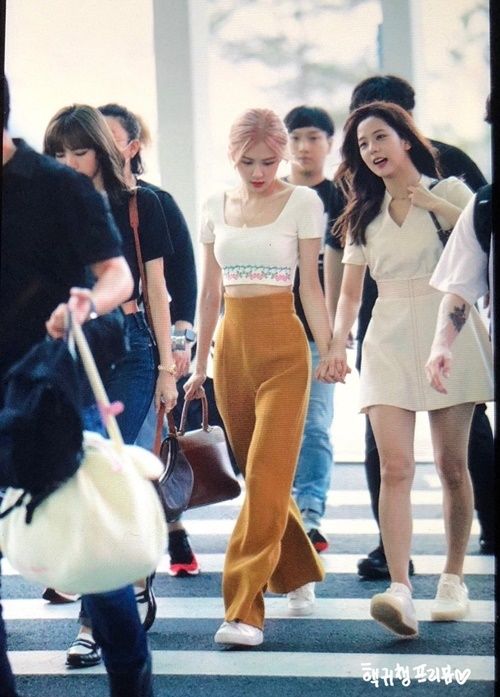 Rosé khiến fan “mắt chữ a mồm chữ o” với vòng 2 nhỏ đến mức siêu thực