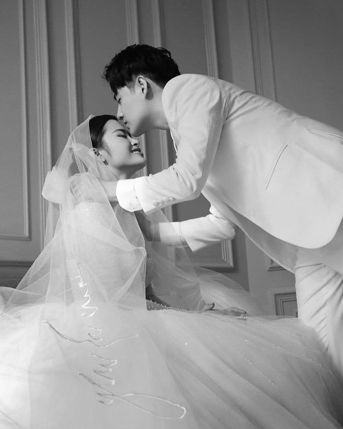Sam đọ sắc bạn gái cũ Kim Bum, Lưu Đê Ly bị bóc mẽ photoshop quá đà