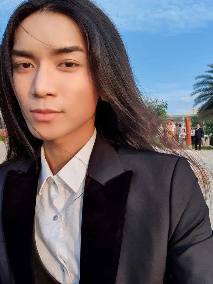 Sam đọ sắc bạn gái cũ Kim Bum, Lưu Đê Ly bị bóc mẽ photoshop quá đà