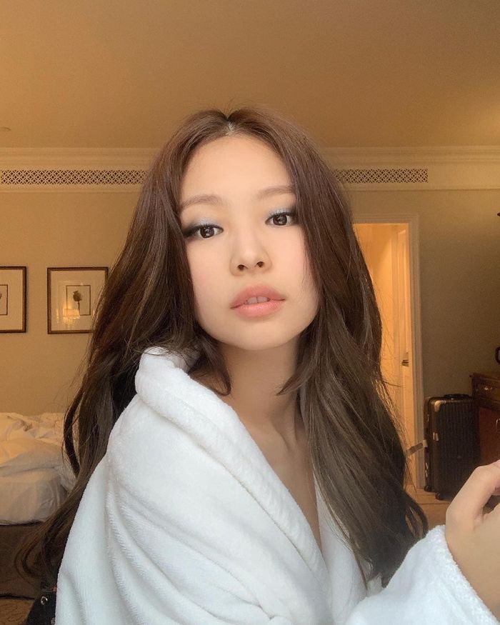 Sao Hàn tô son màu nude: Jennie, Rosé ai mới là người đẹp xuất sắc?