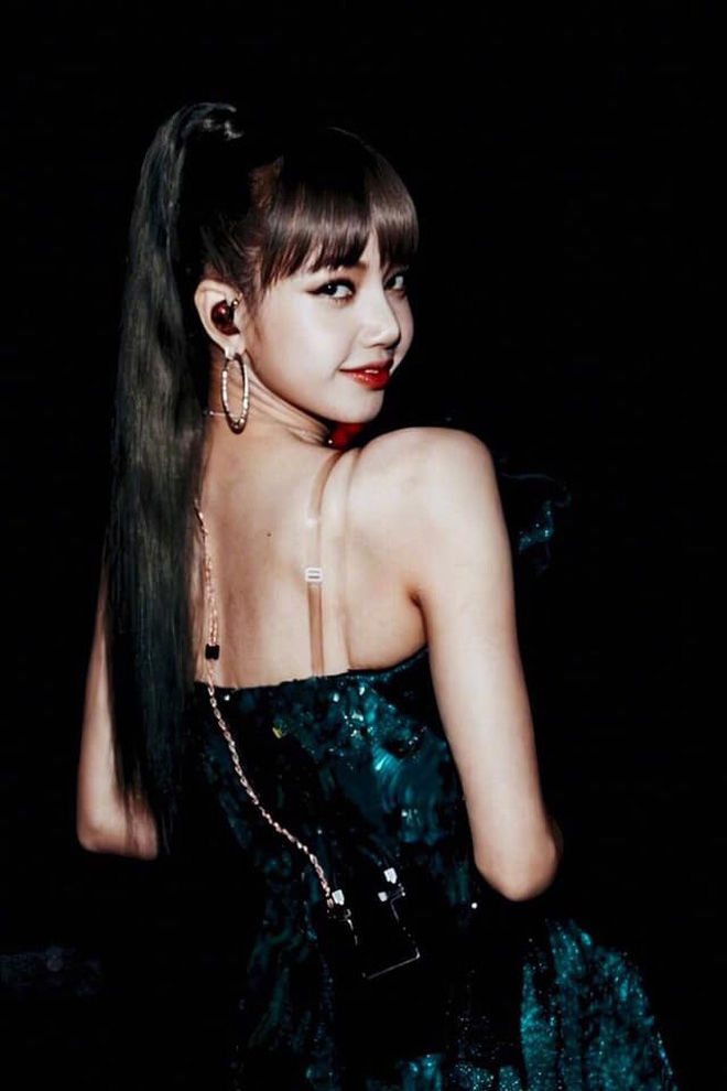 Sao showbiz đọ lưng trần gợi cảm: Lisa - Jennie nuột nà không tì vết