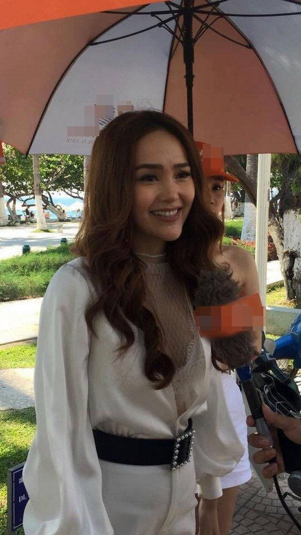 Sao việt qua ảnh chụp lén: Ninh Dương Lan Ngọc vẫn đẹp mê người