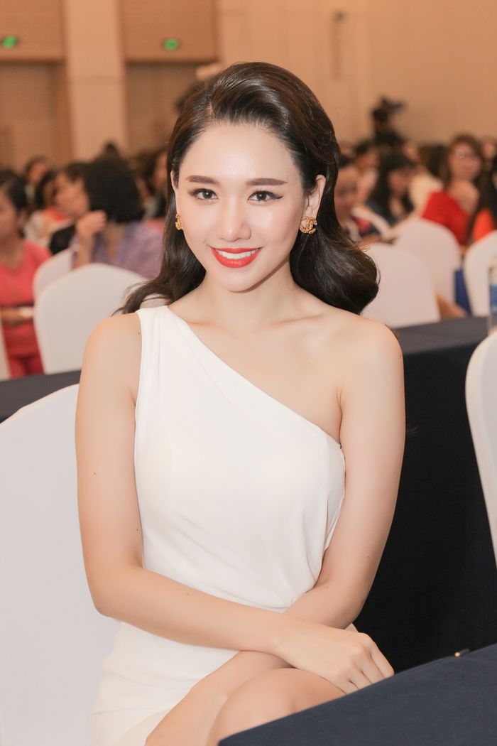 Học cách sao Việt chăm da: Hà Tăng dùng dầu, Đặng Thu Thảo dùng cà rốt