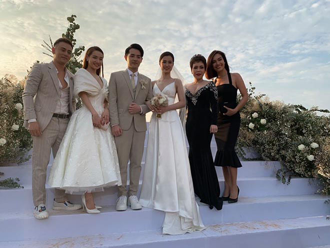 Sau 2 năm vắng bóng ở các đám cưới sao, Việt Hương bỗng tái xuất