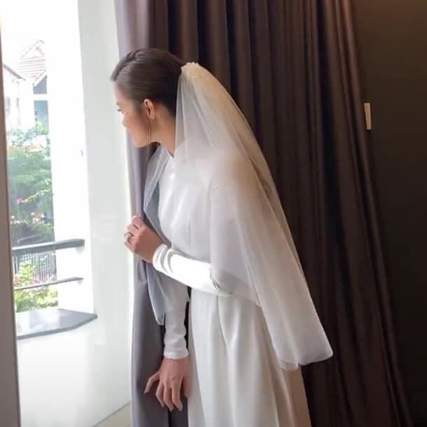 Sau hôn lễ như mơ, Đông Nhi - Ông Cao Thắng lần đầu khoe cận nhẫn cưới