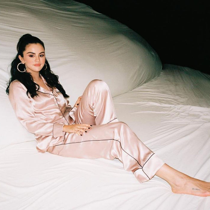 Selena Gomez turns pajamas into a trend: quality, unexpected luxury!