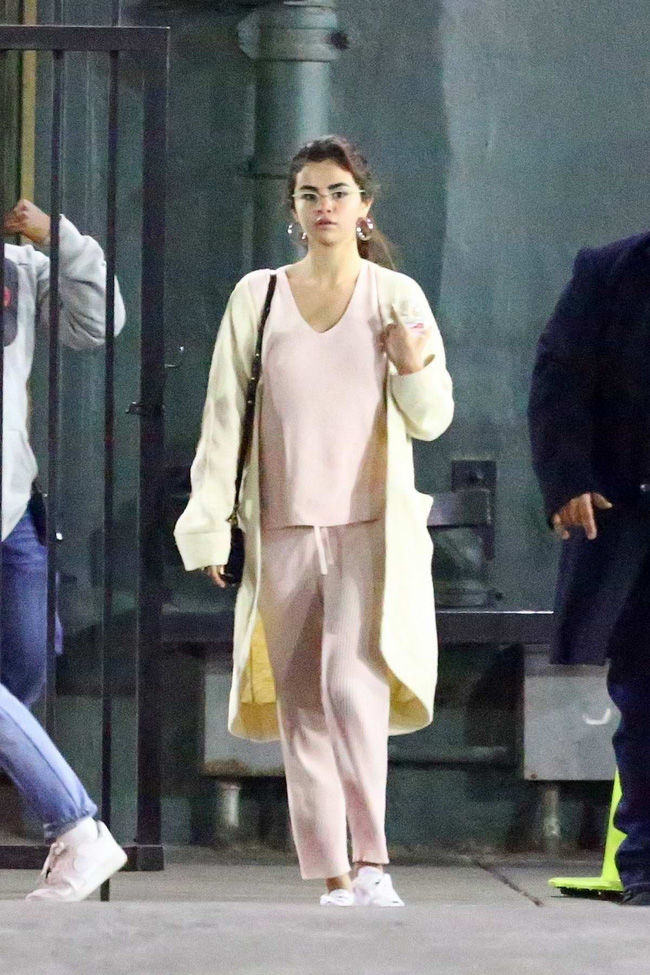 Selena Gomez turns pajamas into a trend: quality, unexpected luxury!