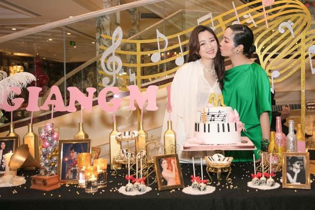 So kè ái nữ nhà Hoa hậu Việt: Con gái Hoa hậu Giáng My quá nổi bật