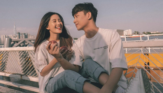 Sợ người yêu bị dòm ngó chàng trai in mặt mình lên bikini tặng bạn gái