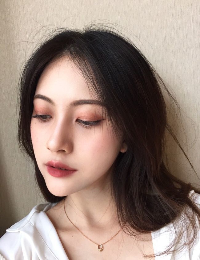 Son nude, lông mày cong... make up kiểu con gái Thái đang lên ngôi